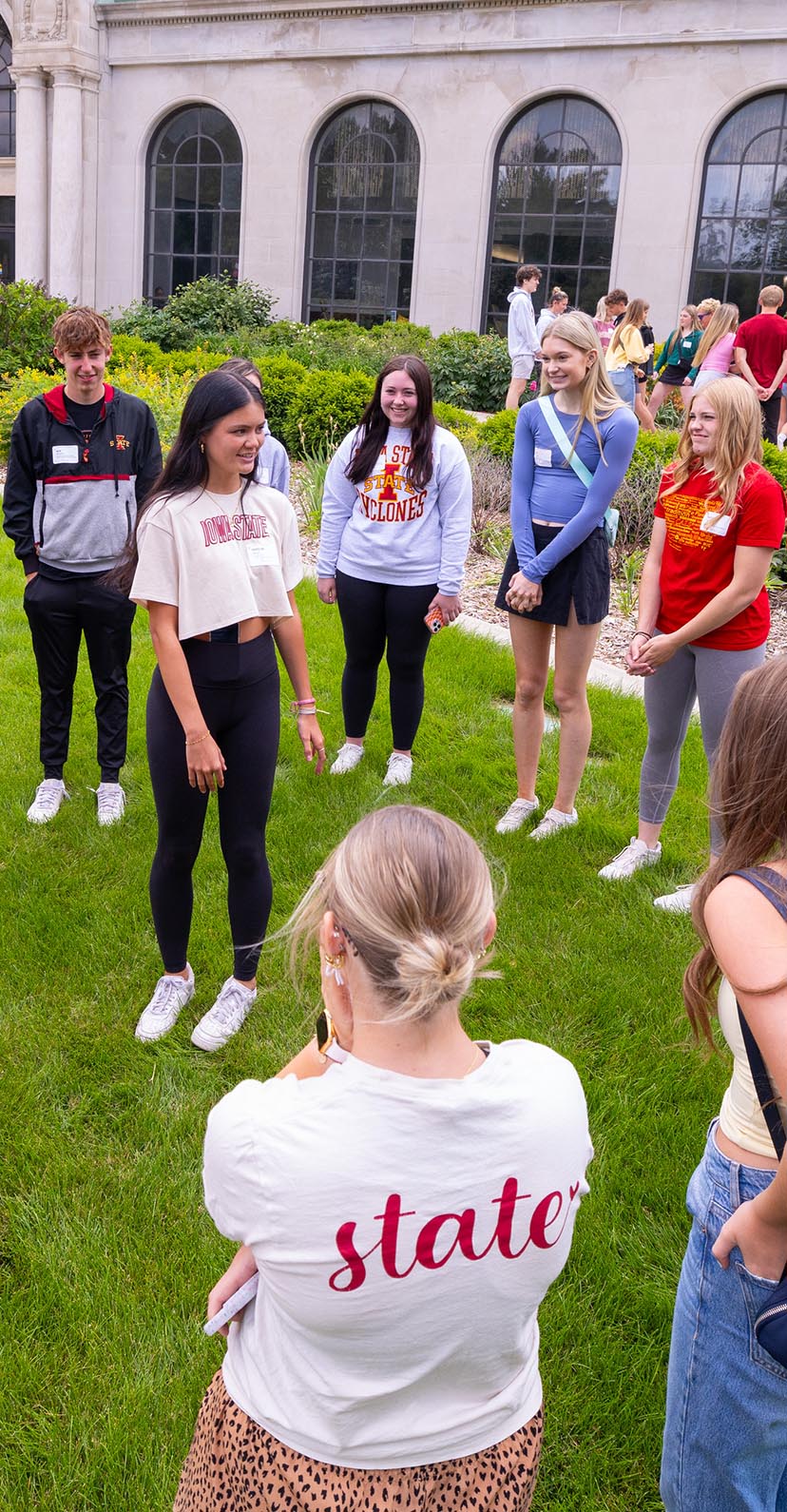 Orientation group gathered in front of the Memorial Union.